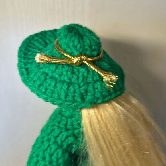 Vintage Barbie 1991 Blonde Hair Blue Eyes with a Stunning Crochet Dress - Picture 4 of 11